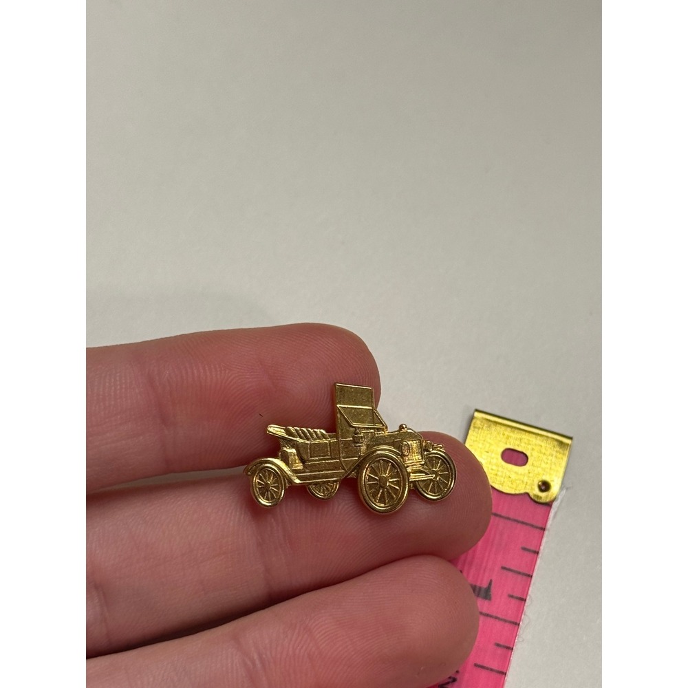 Vintage Gold Tone Antique Car Lapel Pin Antique Automobile Collector Pin - Picture 2 of 6